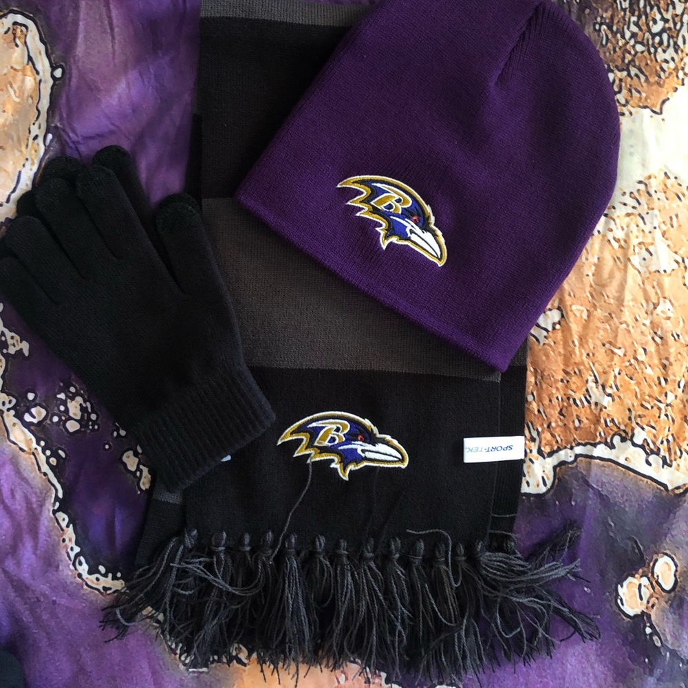 Baltimore Ravens Hat Scarf and Glove set. One Size